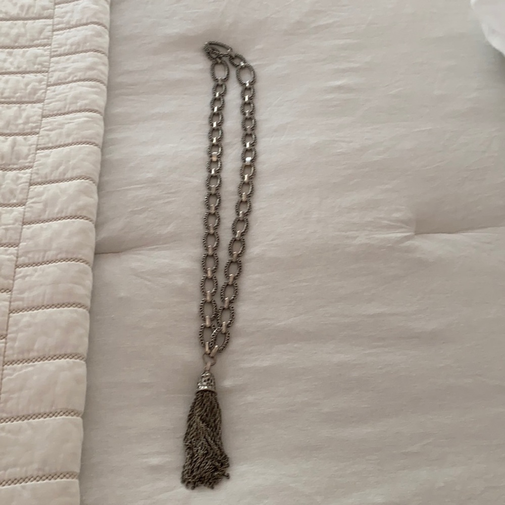 Kendra Scott necklace